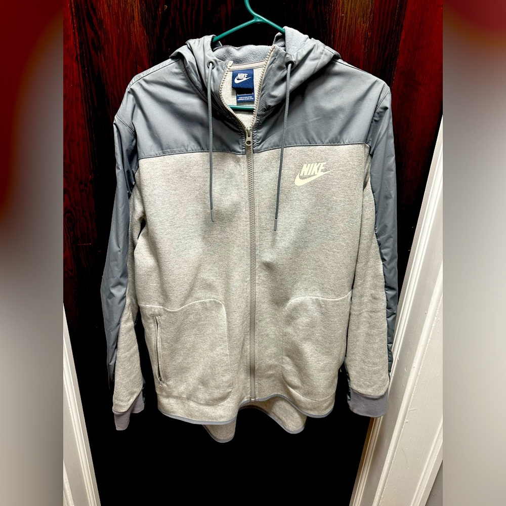 Nike hooked sweatshirt jacket